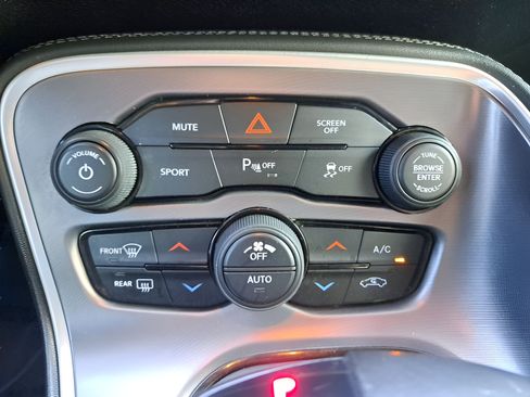 Used 2020 Dodge Challenger SXT w/ Driver Convenience Group AWD/4WD image 20