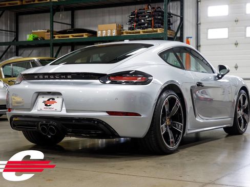 Used 2018 Porsche 718 Cayman S RWD image 3
