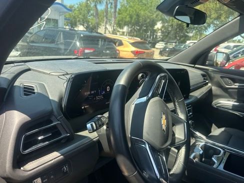 Used 2025 Chevrolet Traverse LT FWD image 14