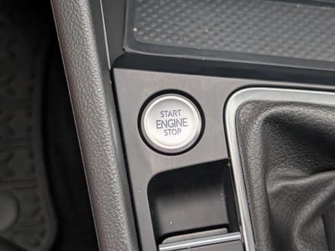 Used 2025 Volkswagen Jetta SE w/ Sunroof Package FWD image 33