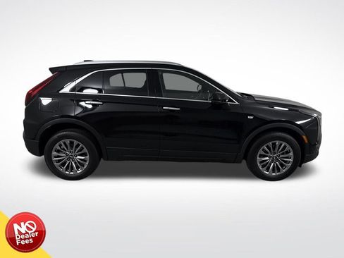 Used 2025 Cadillac XT4 Premium Luxury image 2