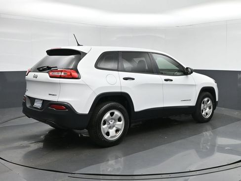 Used 2017 Jeep Cherokee Sport w/ Cold Weather Group AWD/4WD image 7
