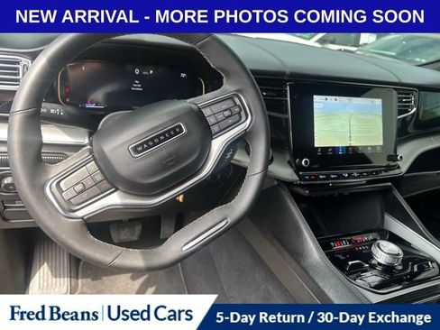Certified 2024 Jeep Wagoneer Series II AWD/4WD image 11