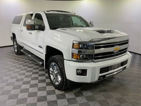 Used 2019 Chevrolet Silverado 2500 High Country w/ Duramax Plus Package image 3