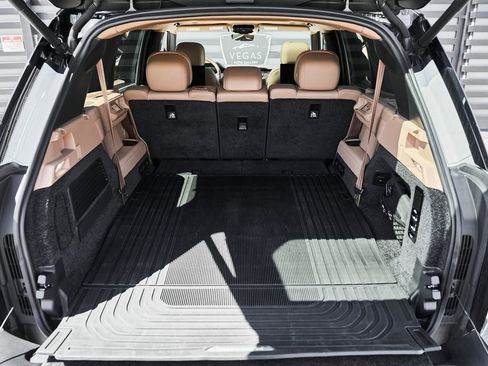 Used 2024 Land Rover Range Rover Long Wheelbase SE image 15