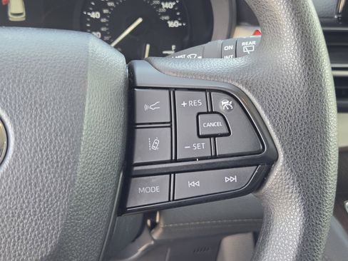Used 2024 Toyota Sienna LE FWD image 22