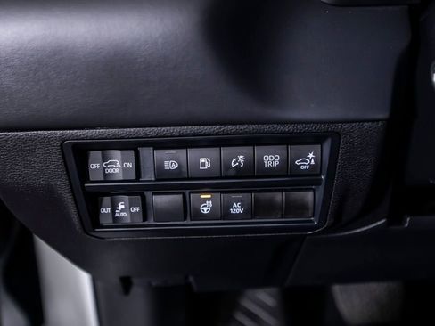 Used 2024 Toyota Sequoia Platinum image 36