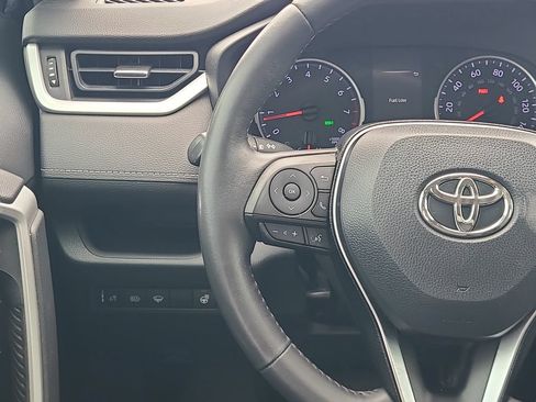 Used 2020 Toyota RAV4 XLE Premium FWD image 21