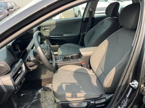 Used 2025 Kia K4 FWD image 36