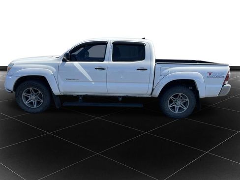 Used 2014 Toyota Tacoma PreRunner w/ SR5 Package RWD image 2