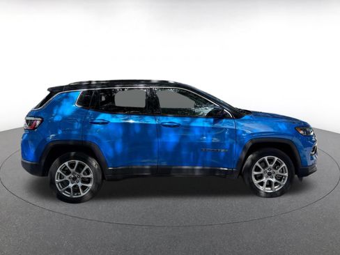 Used 2025 Jeep Compass Limited AWD/4WD image 8