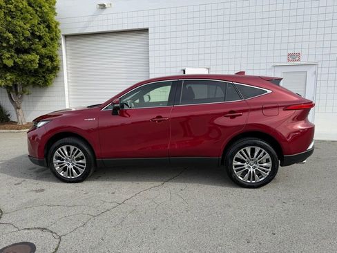 Used 2021 Toyota Venza Limited w/ Carpet Mat Package (TMS) image 3