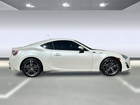 Used 2014 Scion FR-S image 8