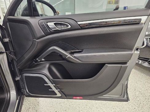 Used 2016 Porsche Cayenne AWD 4dr image 28