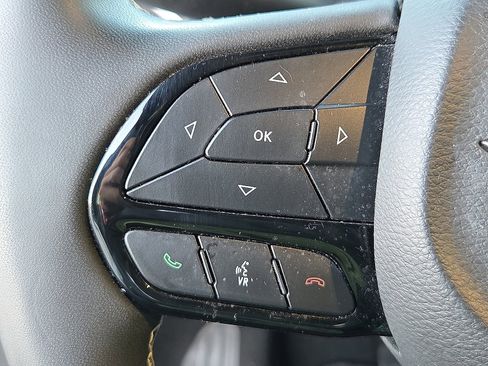 Used 2022 Chrysler Pacifica Touring image 19