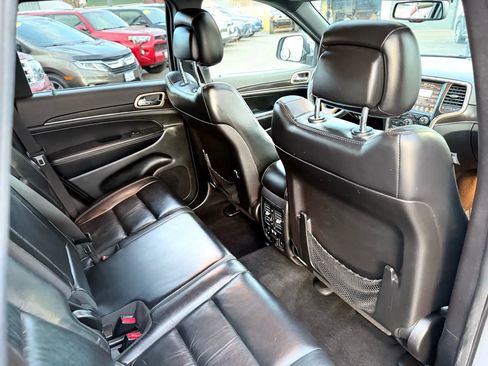Used 2014 Jeep Grand Cherokee Limited image 18