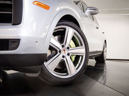 New 2026 Porsche Cayenne E-Hybrid AWD/4WD image 12