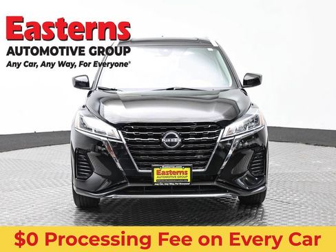 Used 2023 Nissan Kicks SV FWD image 2