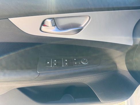 Used 2023 Kia Forte LXS w/ LXS Technology Package FWD image 13