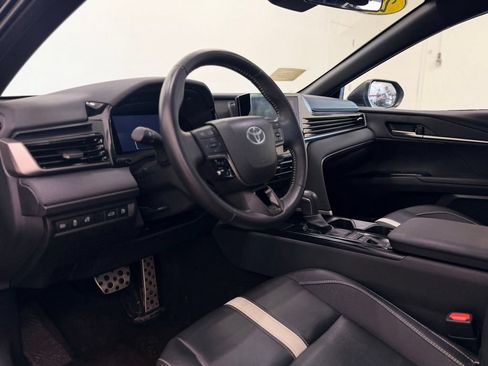 Used 2025 Toyota Camry SE FWD image 11