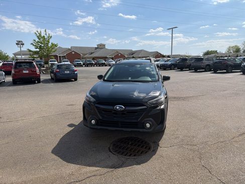 Used 2024 Subaru Outback Premium AWD/4WD image 6