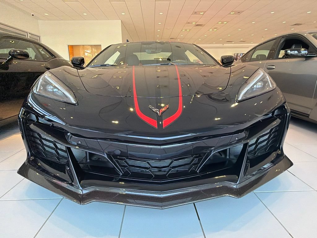 Used 2024 Chevrolet Corvette Z06 RWD image 2