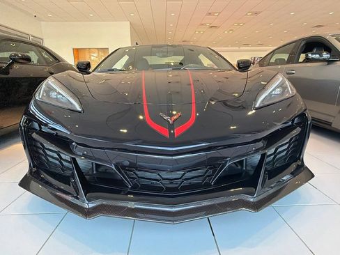 Used 2024 Chevrolet Corvette Z06 RWD image 2