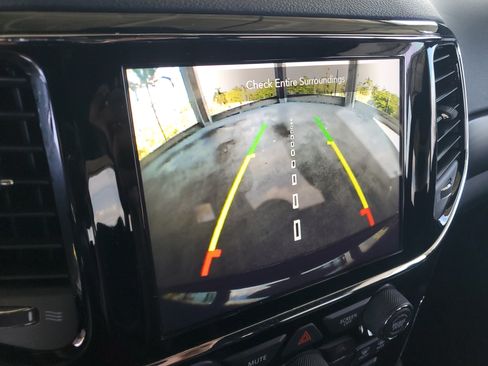 Used 2019 Jeep Grand Cherokee Altitude RWD image 26