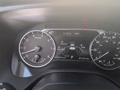 Used 2025 Nissan Rogue SV FWD image 2