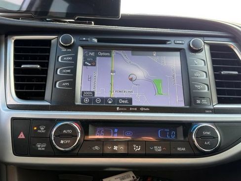 Used 2018 Toyota Highlander XLE AWD/4WD image 20