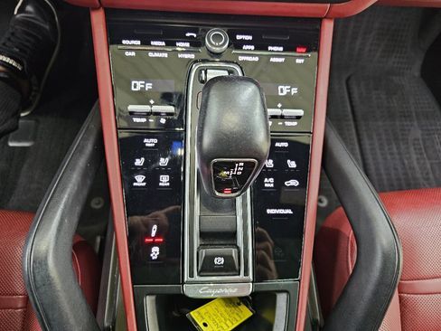 Used 2020 Porsche Cayenne E-Hybrid image 36