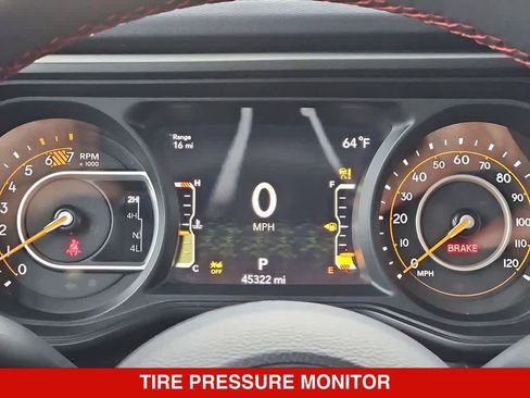 Used 2024 Jeep Wrangler Unlimited Rubicon AWD/4WD image 32