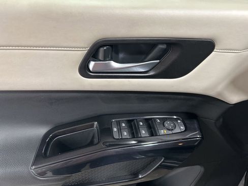 Used 2022 Nissan Pathfinder SV image 10