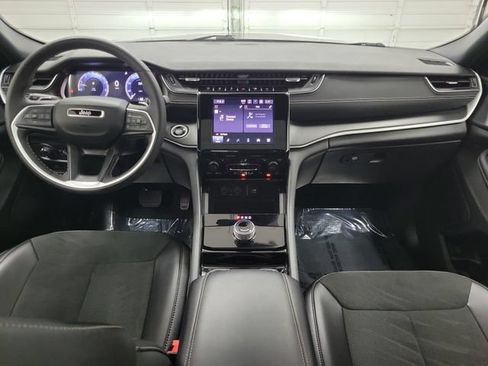 Used 2023 Jeep Grand Cherokee Altitude AWD/4WD image 12