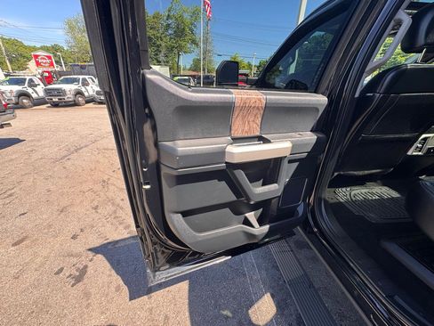 Used 2018 Ford F250 Lariat w/ Lariat Ultimate Package AWD/4WD image 29