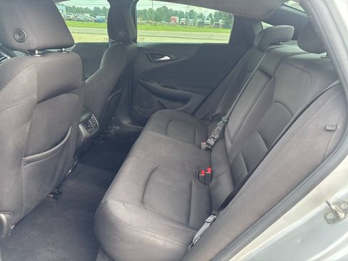 Used 2017 Chevrolet Malibu LT FWD image 14