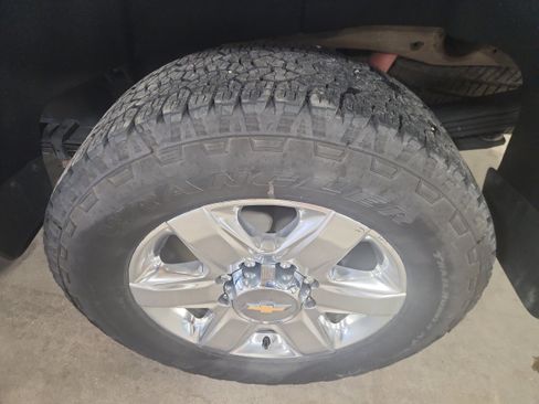 Used 2023 Chevrolet Silverado 2500 LTZ w/ LTZ Premium Package image 10