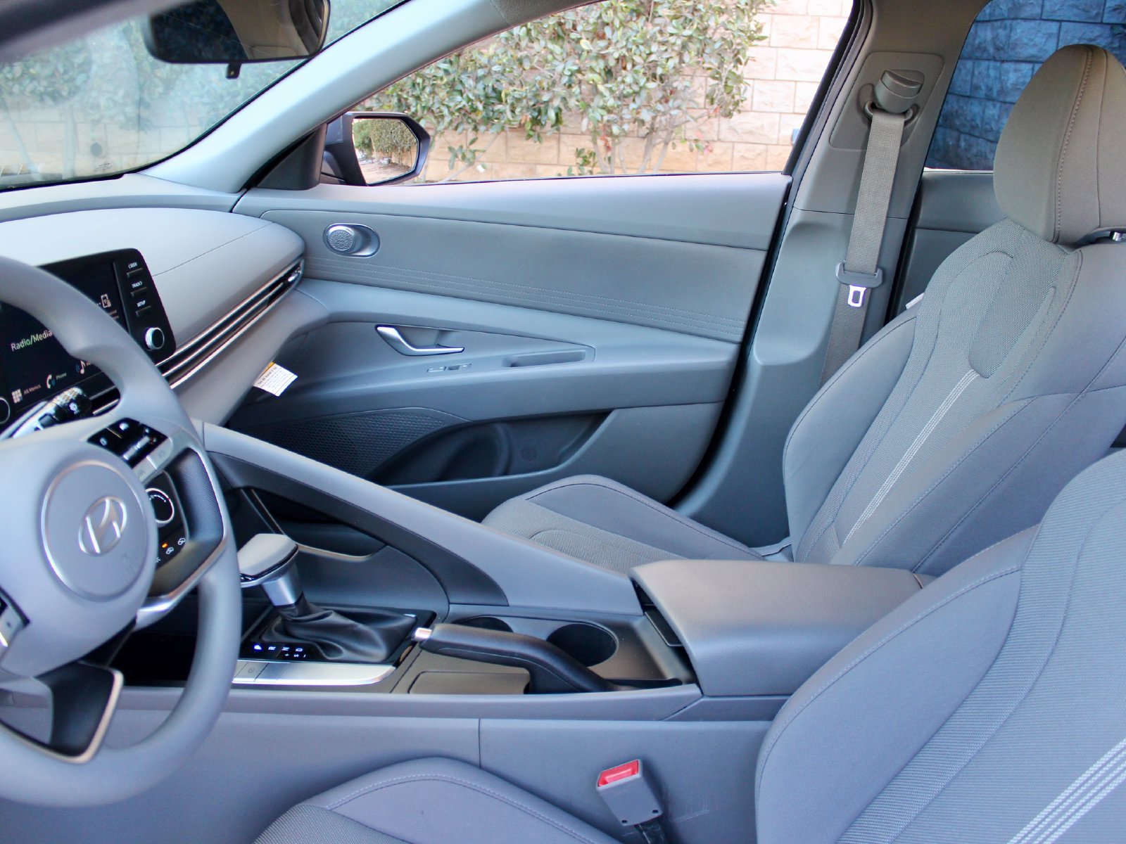 Used 2025 Hyundai Elantra SE FWD image 18