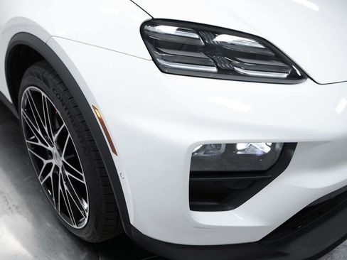 New 2026 Porsche Macan 4S Electric AWD/4WD image 12
