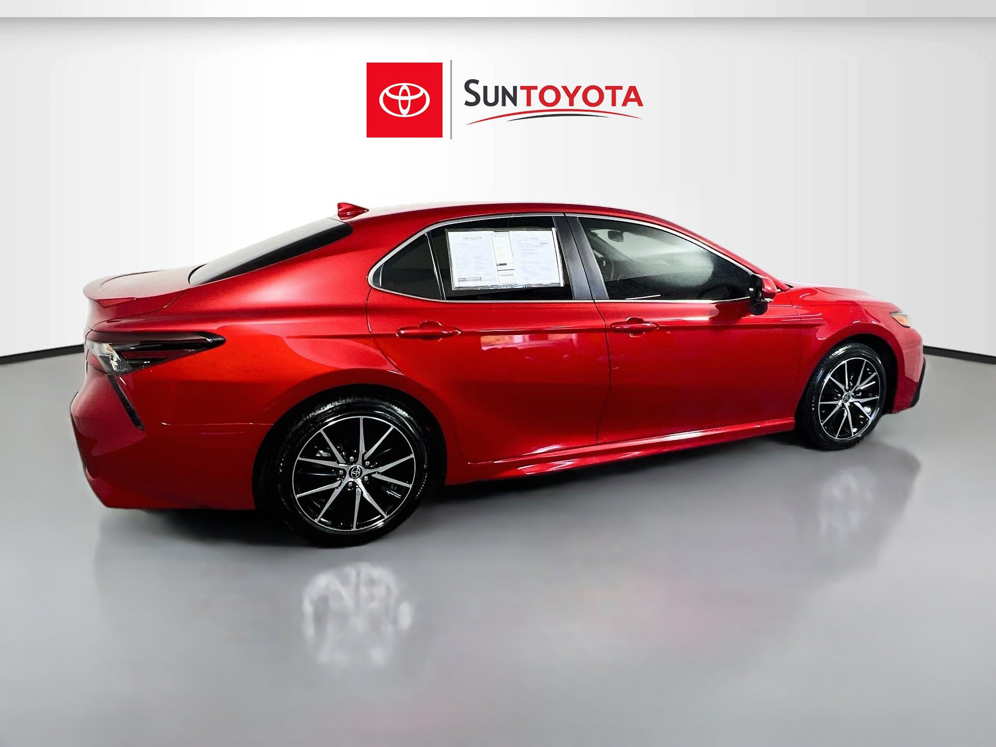 Used 2023 Toyota Camry SE FWD image 4