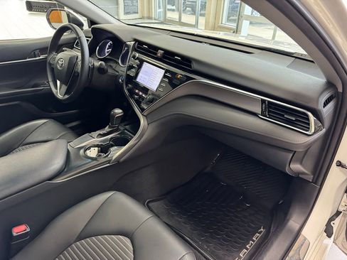 Used 2018 Toyota Camry SE w/ Moonroof Package FWD image 21