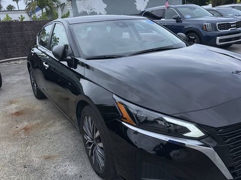 Used 2025 Nissan Altima 2.5 SV FWD image 7