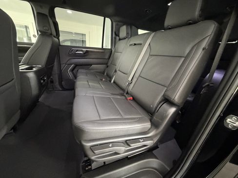 Used 2025 Chevrolet Suburban Z71 image 26