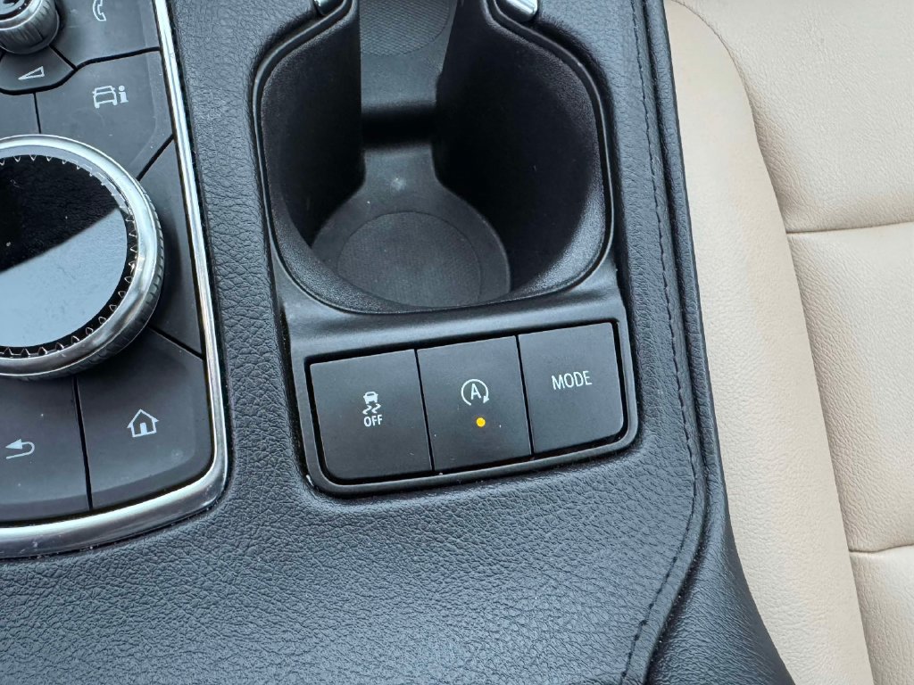 Used 2024 Cadillac XT4 Luxury w/ Cold Weather Package FWD image 32