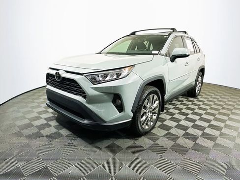 Used 2021 Toyota RAV4 XLE Premium image 4