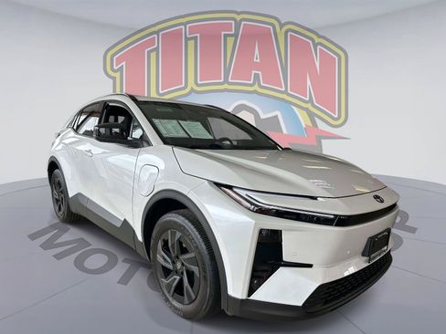 Certified 2026 Toyota C-HR AWD/4WD image 1