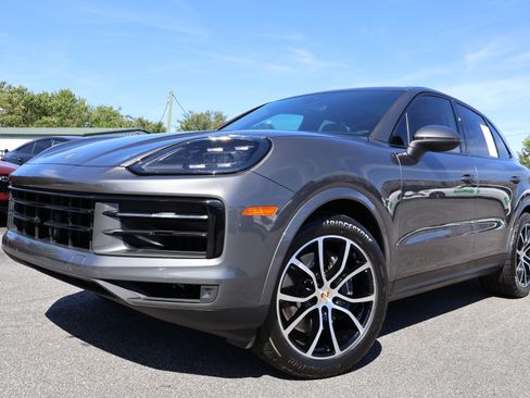 Used 2024 Porsche Cayenne image 1