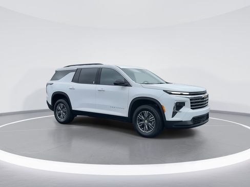 New 2026 Chevrolet Traverse LT FWD image 2