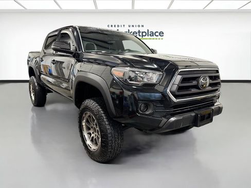 Used 2017 Toyota Tacoma TRD Off-Road w/ Premium & Technology Package image 1