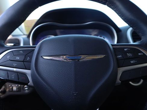 Used 2016 Chrysler 300 Limited RWD image 10